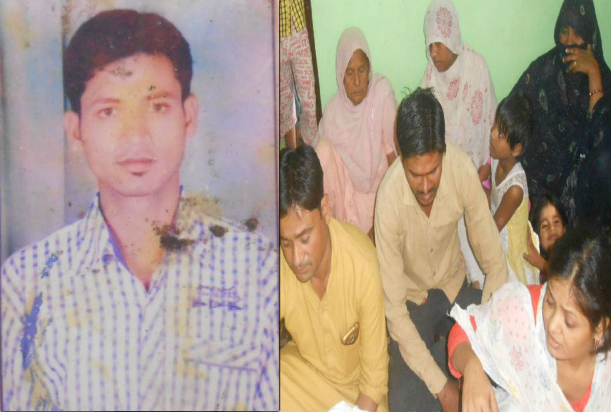 teacher dies due to bulls fight on highway in agra