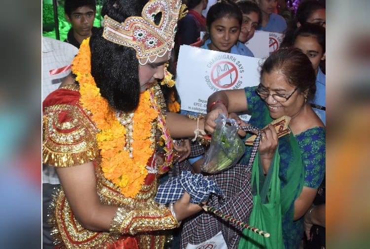 Ram Sita Laxman Hanuman in Vegetable Market to Aware People about no Use of Polythene