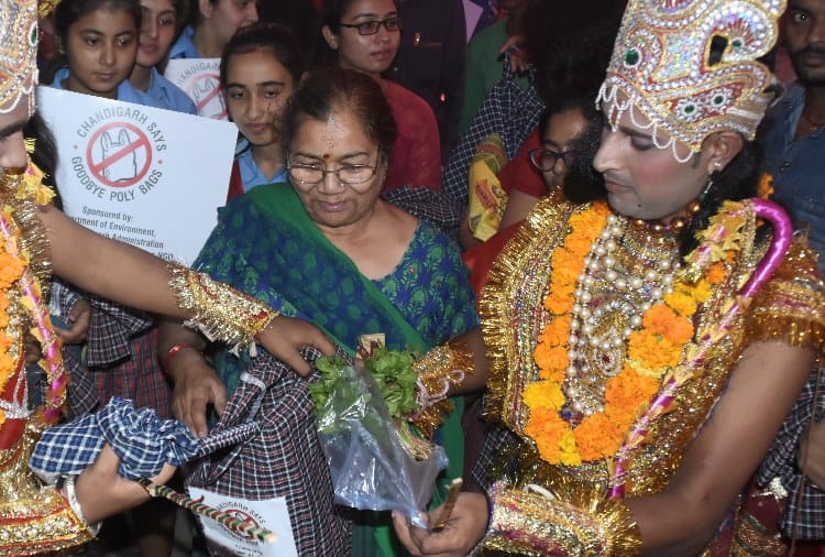 Ram Sita Laxman Hanuman in Vegetable Market to Aware People about no Use of Polythene