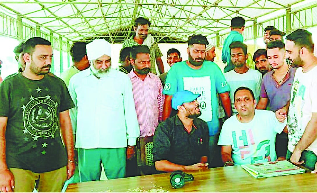 farmers protested in mandi