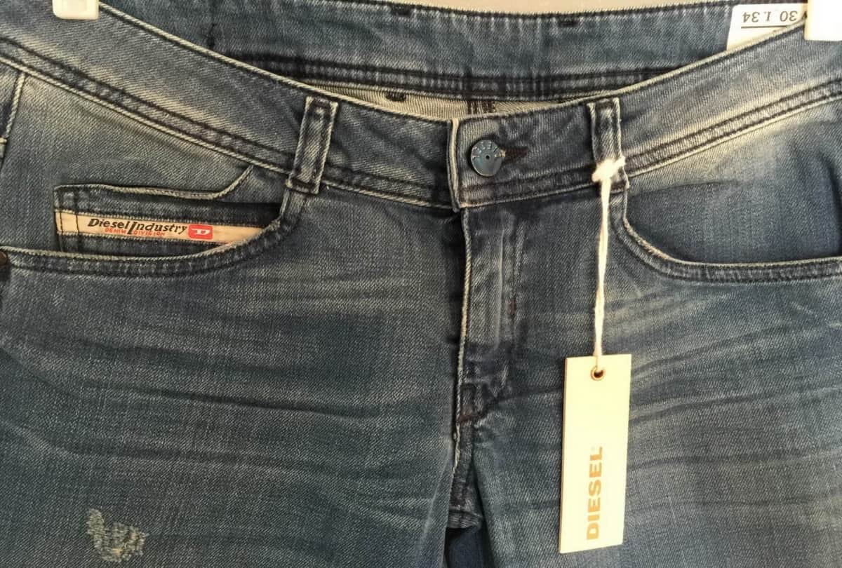 these tips will help you to make difference between first copy fake and original products