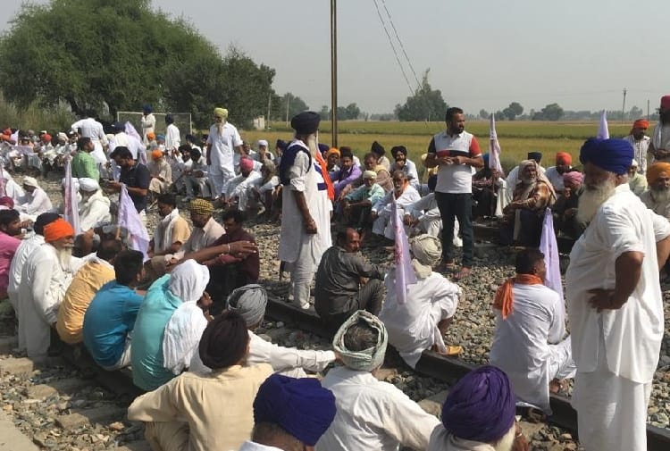 farmer's protest on railway track in Firozpur