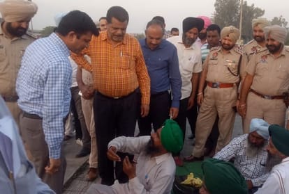 farmers protest on railway track in Batala
