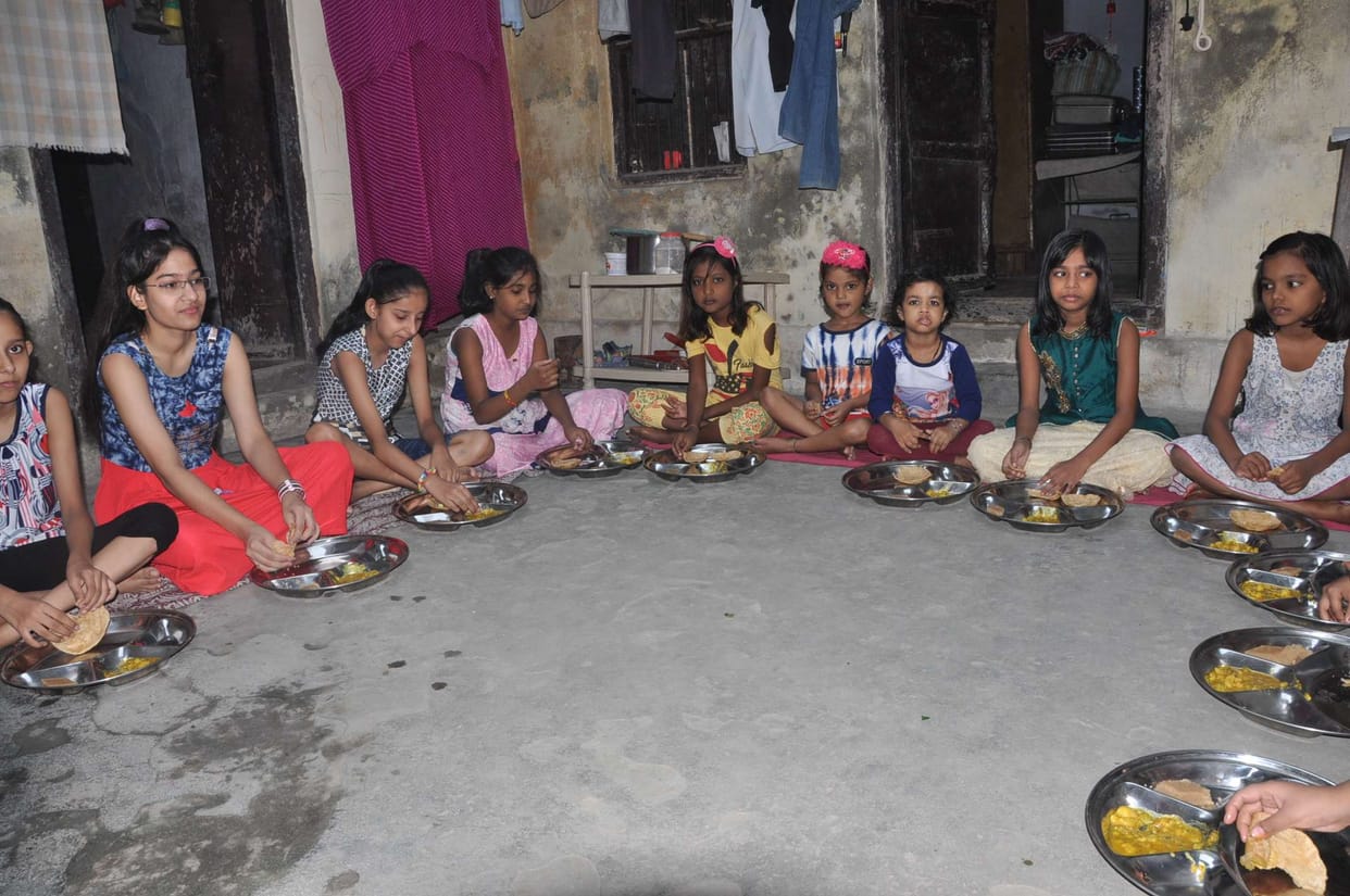 Give food to girls, devotees take care of fasting