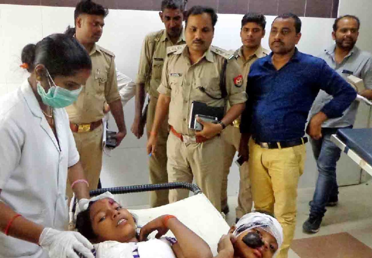 sixteen people injured in Truck taxi collision