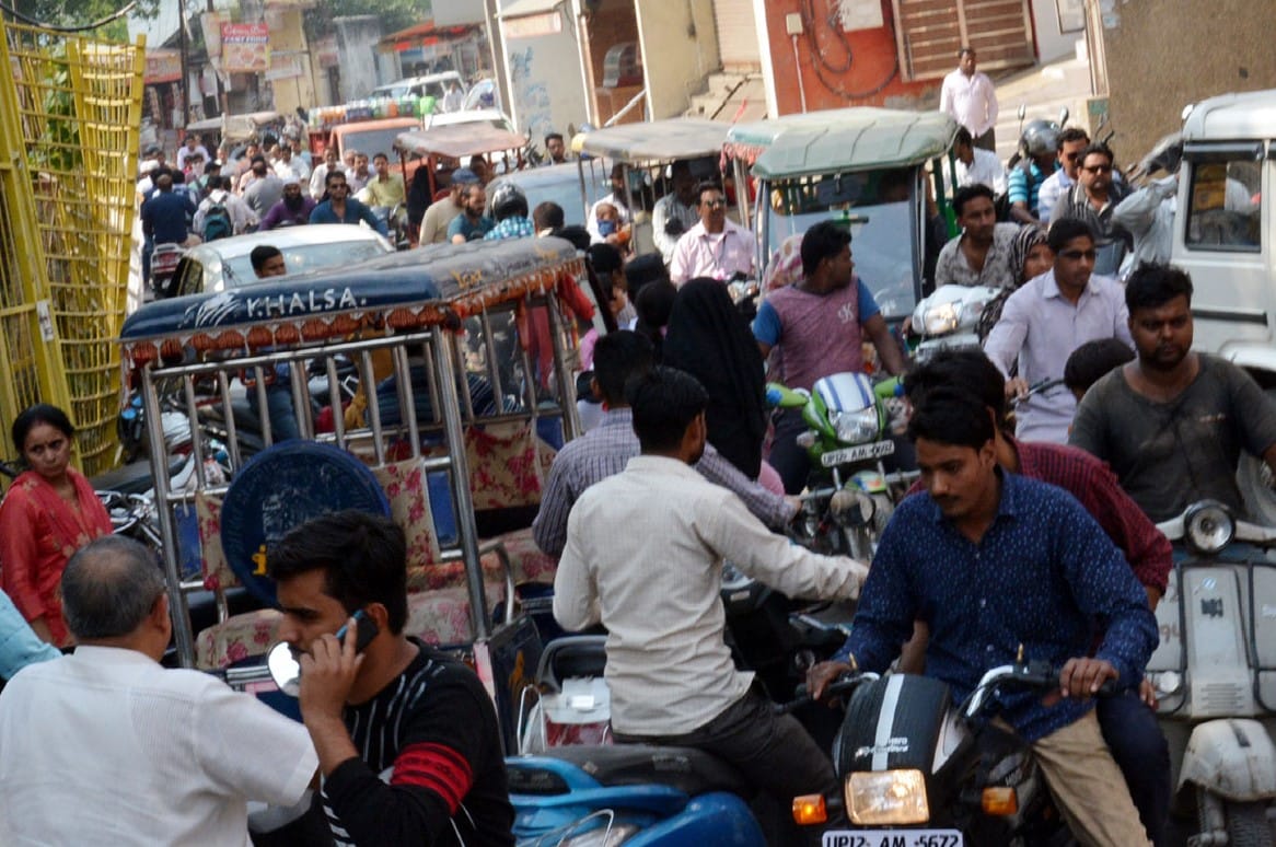 Trafficking of vehicles and encroachments making trouble for meerut traffic