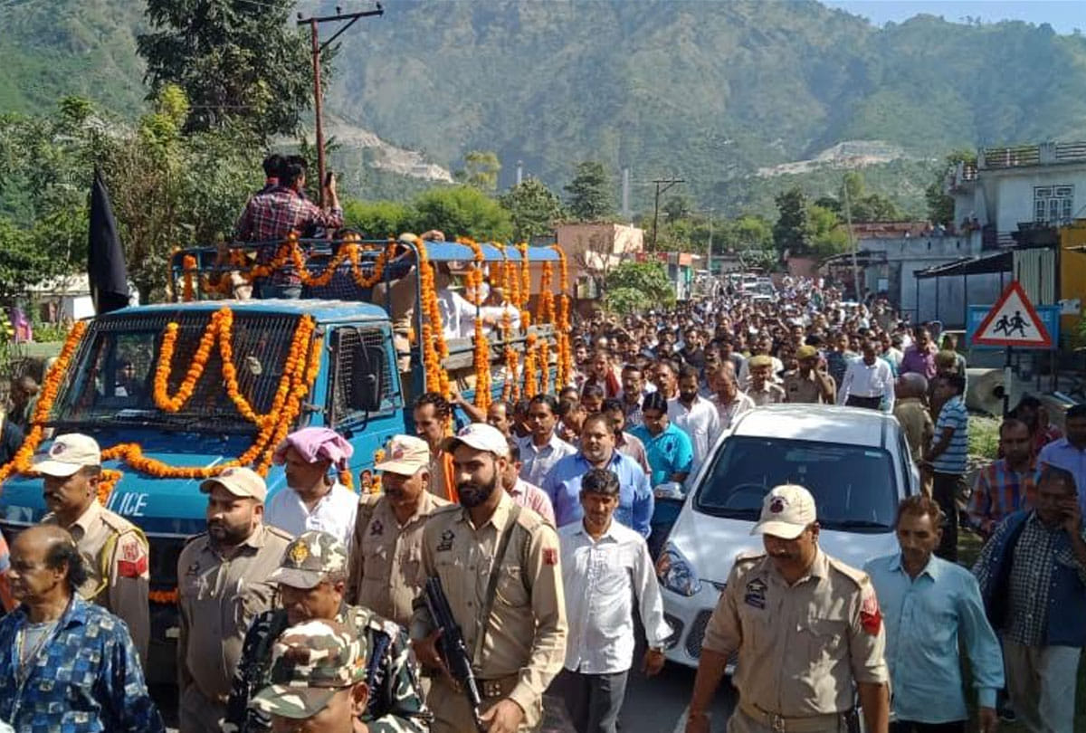 jammu kashmir reasi city people paid homage to martyred police jawan kamal kishor