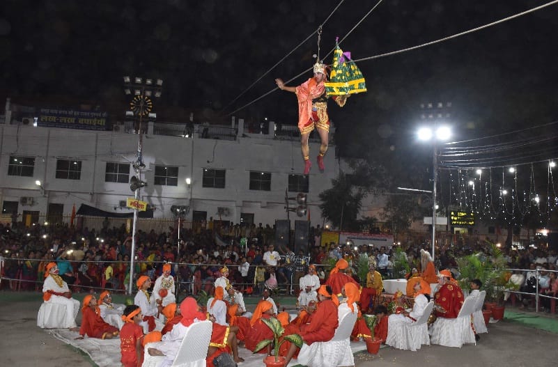 ‘अर्द्ध रात्रि भई, कपि नहीं आयो, संजीवन लेकर...’