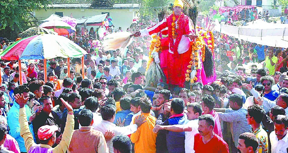 The devotees of Lord Shiva take blessings of God