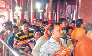 navratri 2018: mahagauri puja, crowd in durga puja pandal
