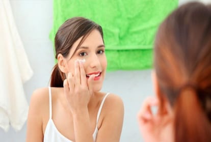 tips to use Camphor for treating acne and spots