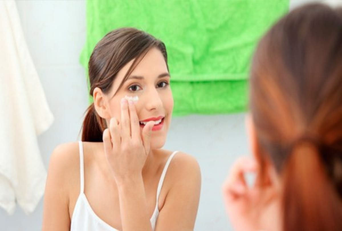 Beauty Tips For Girls: Get young shiny and spotless skin with Red Wine