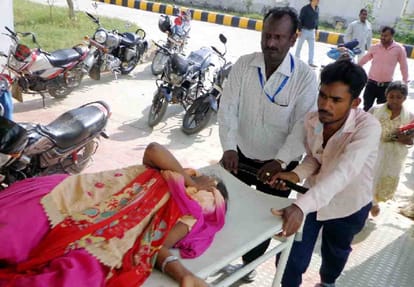 sixteen people injured in Truck taxi collision