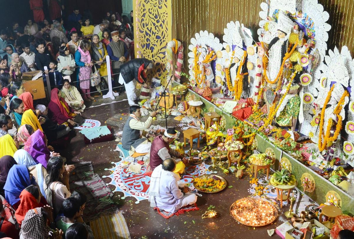 अष्टमी पर मां के दरबार में हजारो ने भरी हाजिरी