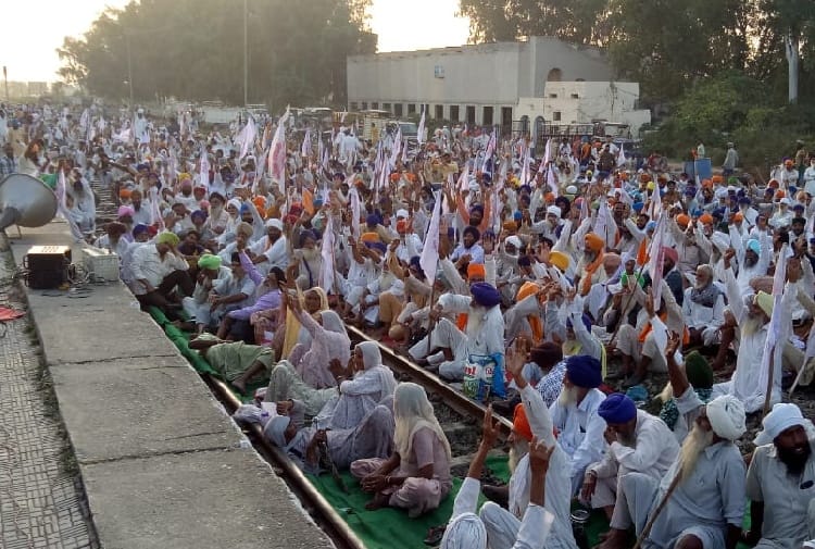 farmers protest on railway track in Batala