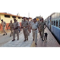 नवरात्र के मद्देनजर रेलवे स्टेशन पर चलाया सघन चेकिंग अभियान
