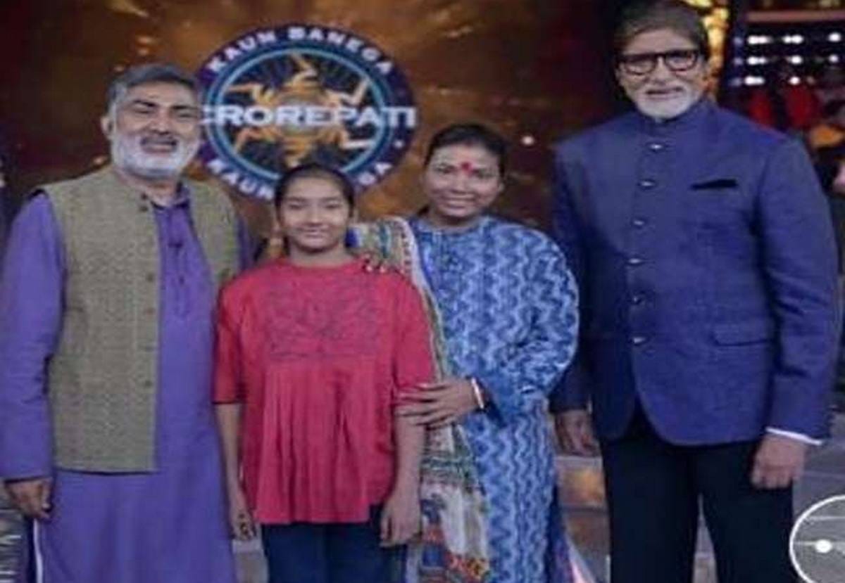 Amitabh bachchan complete his promise and gave 25 lakh rupees to gudiya organisation