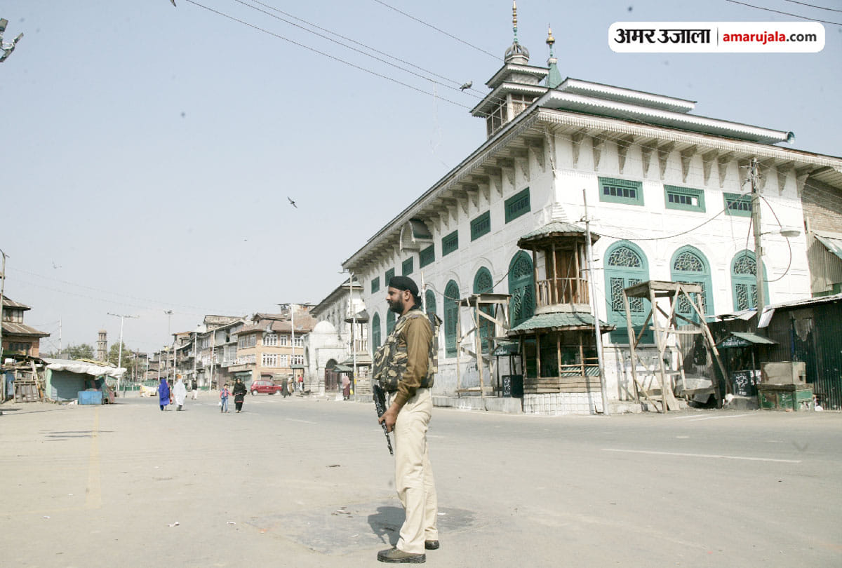 school college will be closed in srinagar on friday due to tension after killing of militants