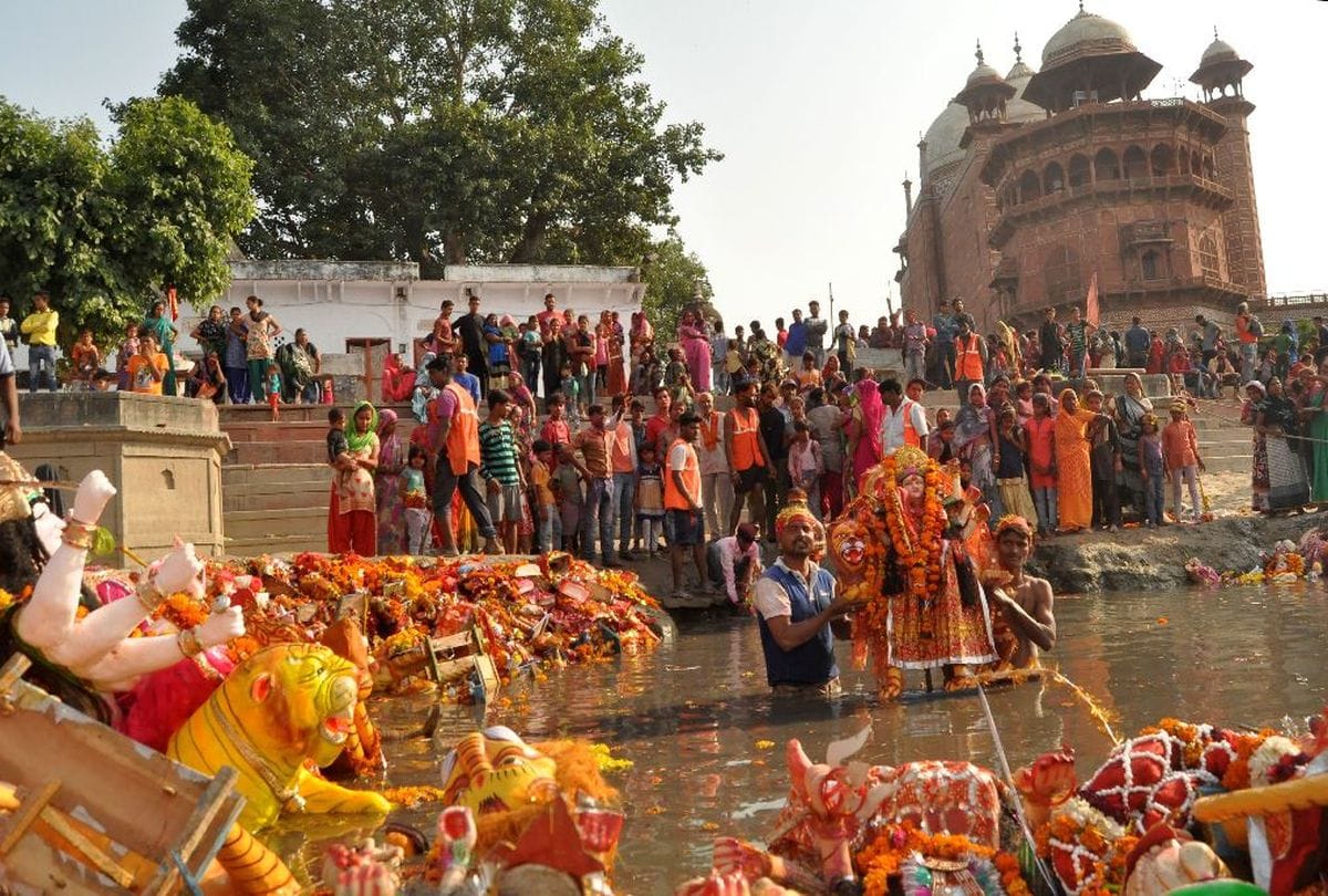 durga idol immersion in yamuna ghats at agra