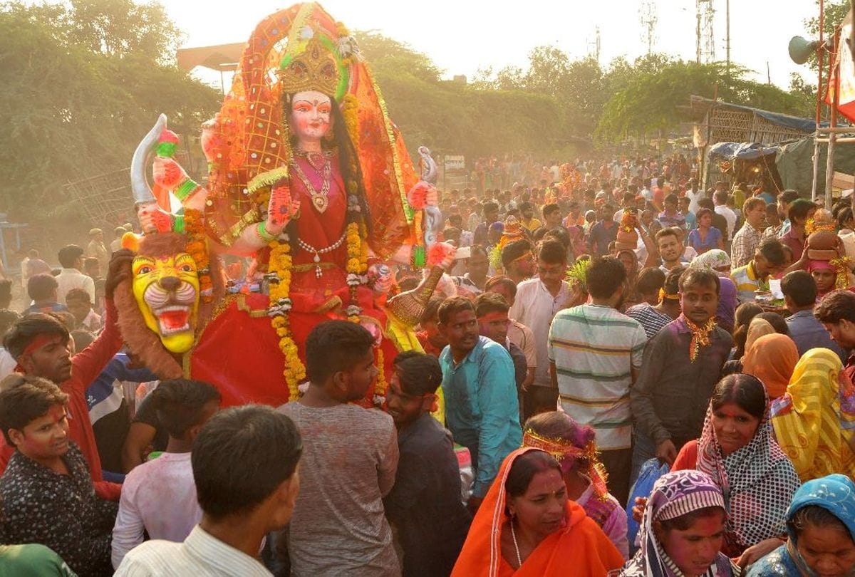 durga idol immersion in yamuna ghats at agra