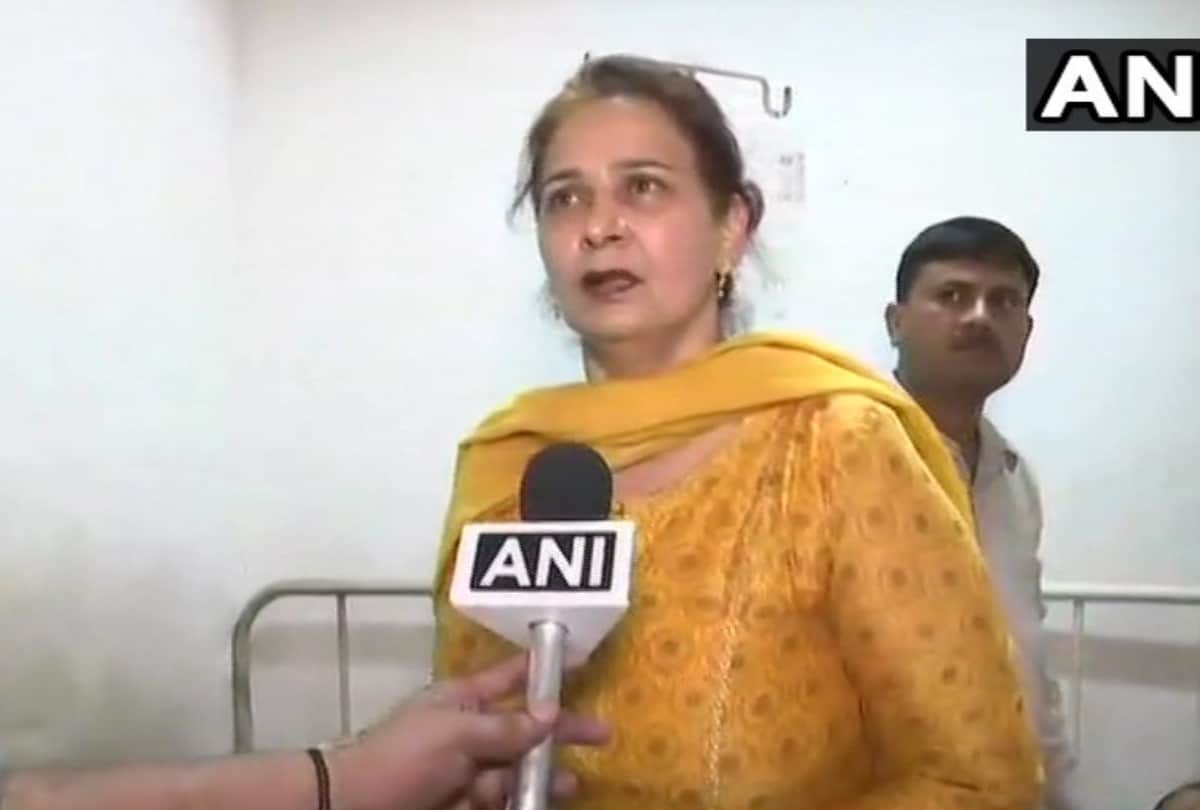 MLA Navjot Singh Sidhu wife was present on the stage During Amritsar rail accident