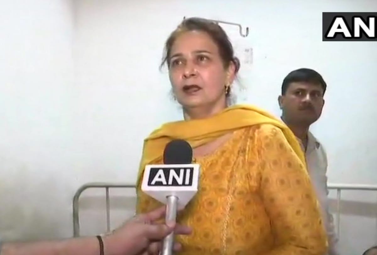 MLA Navjot Singh Sidhu wife was present on the stage During Amritsar rail accident