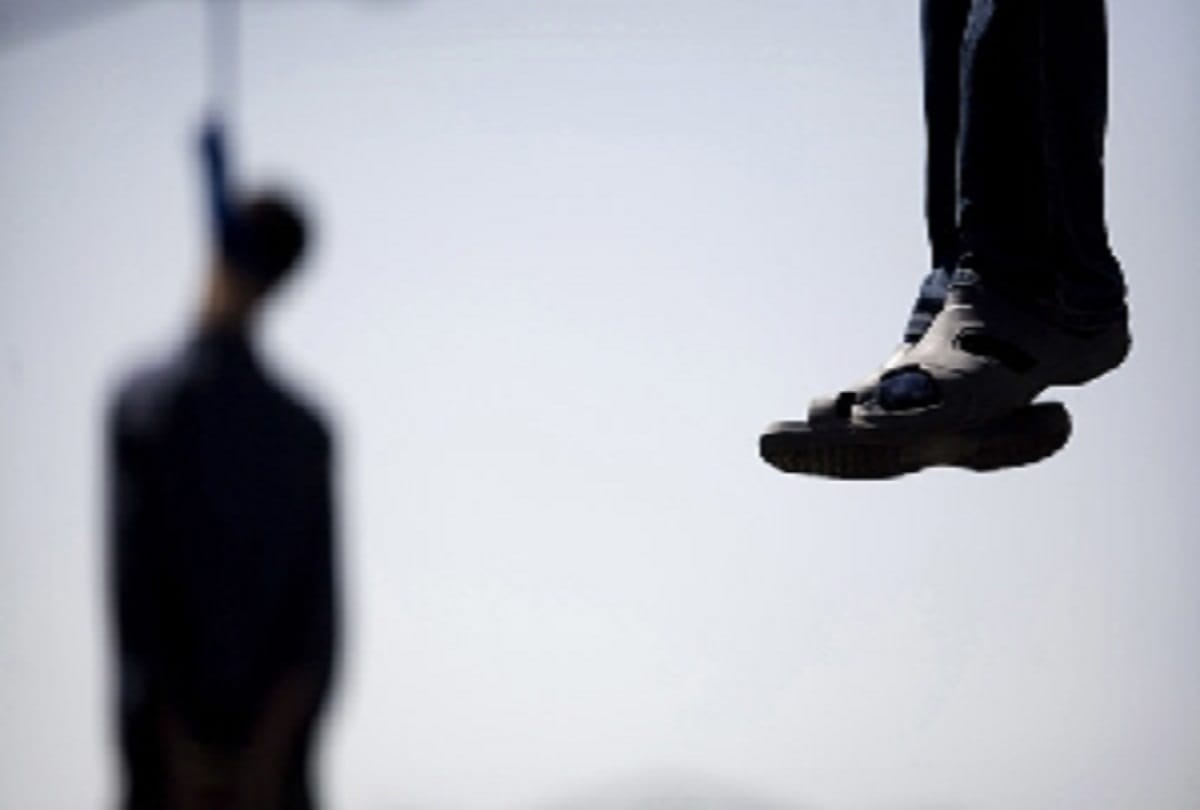 man dead body found hanging in basti