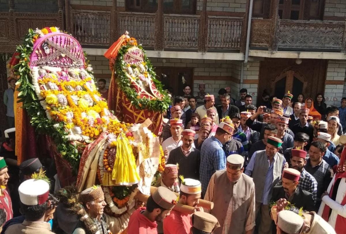 international kullu dussehra 2018 Devi Devta pay obeisance at Raghunath Temple