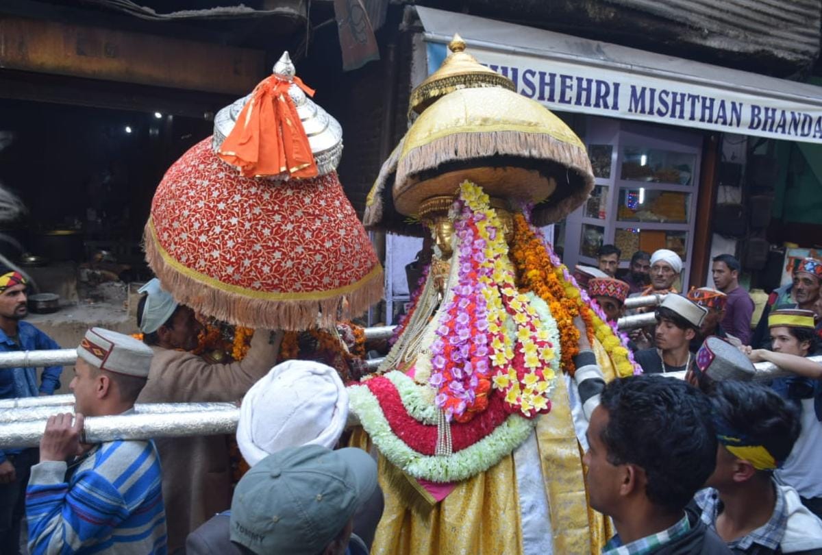 international kullu dussehra 2018 Devi Devta pay obeisance at Raghunath Temple