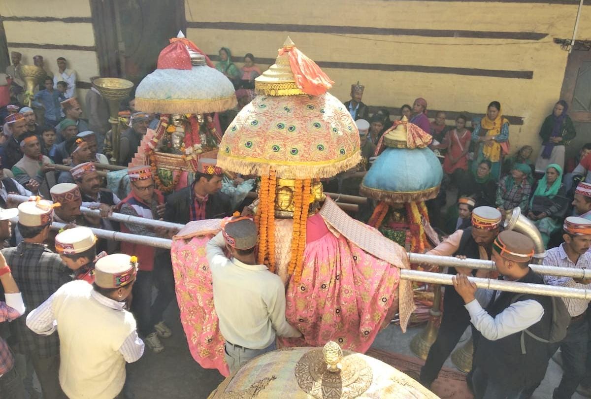 international kullu dussehra 2018 Devi Devta pay obeisance at Raghunath Temple