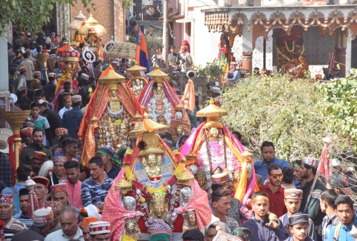 international kullu dussehra 2018 Devi Devta pay obeisance at Raghunath Temple