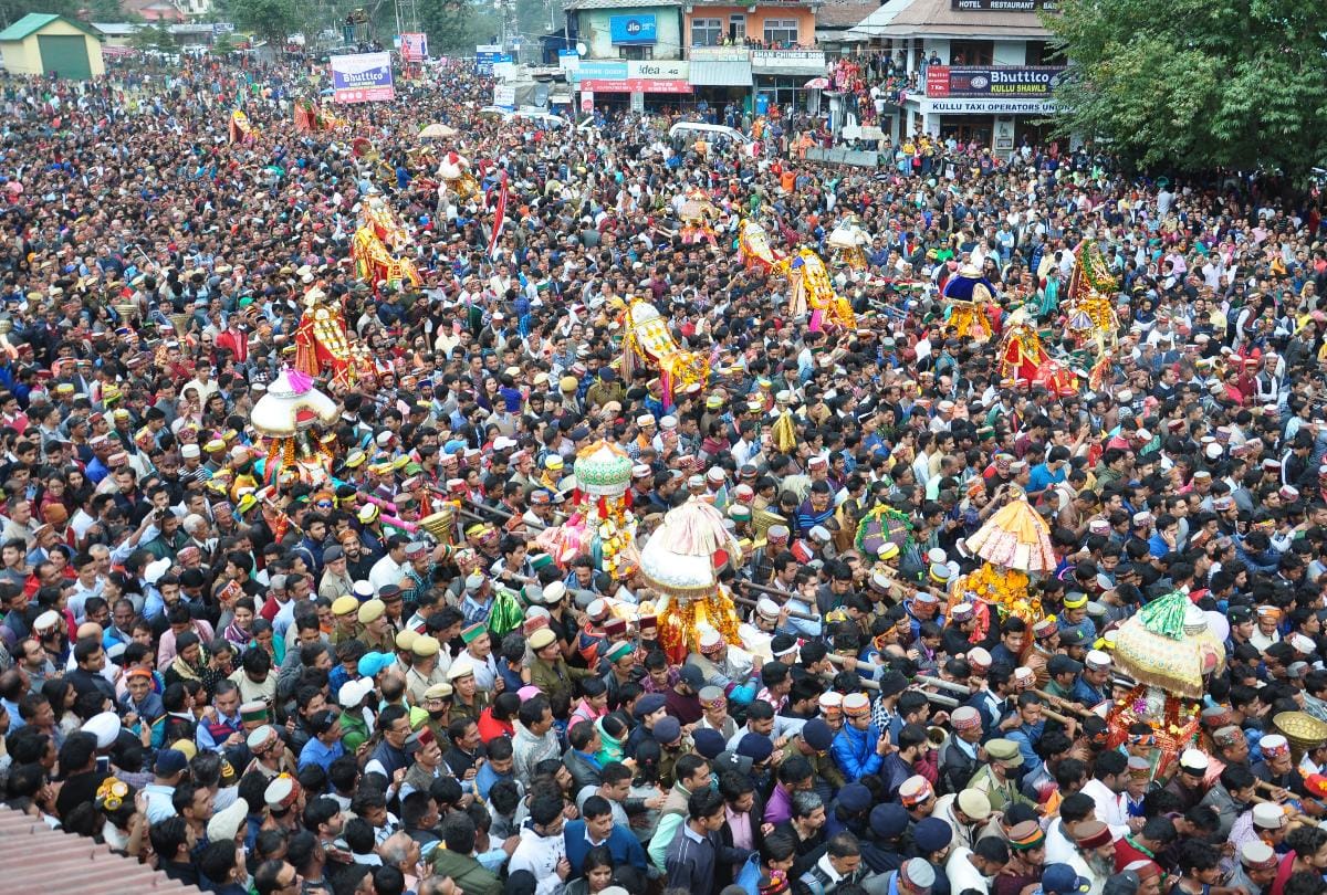 international kullu dussehra 2018 thousans of devotees scenic view