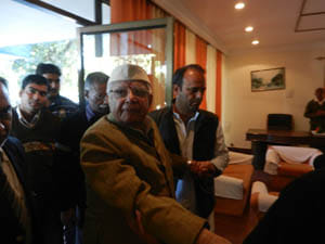 1996 me jhansi se mp ka chunav lde te nd tiwari
