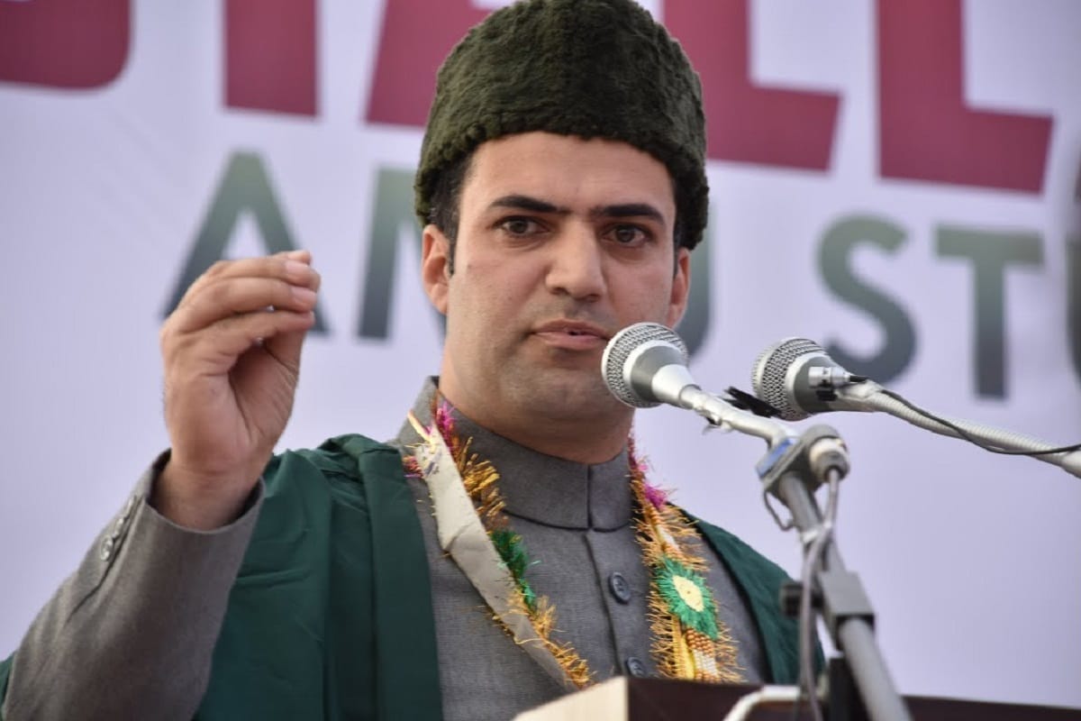 former vice president of AMU Student Union said that tricolor will wave from Kashmir to Kanyakumari