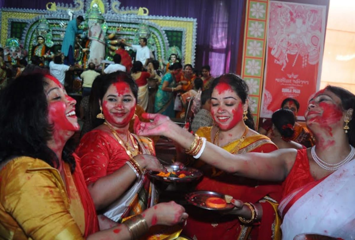 Sindoor khela in Navratri at delhi pandals