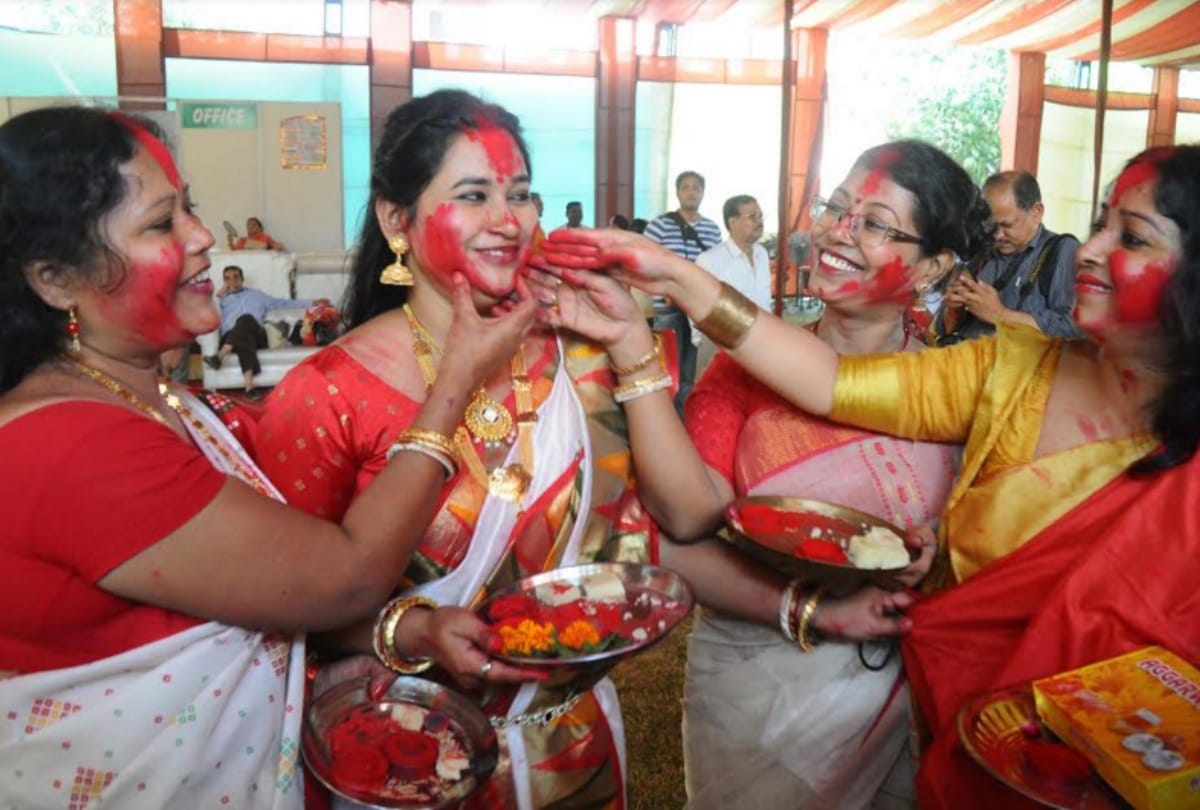 Sindoor khela in Navratri at delhi pandals