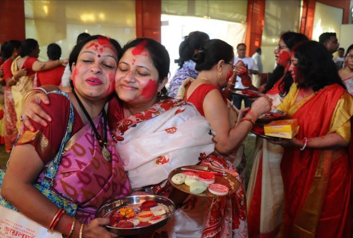 Sindoor khela in Navratri at delhi pandals