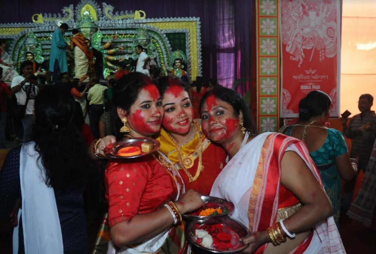 Sindoor khela in Navratri at delhi pandals