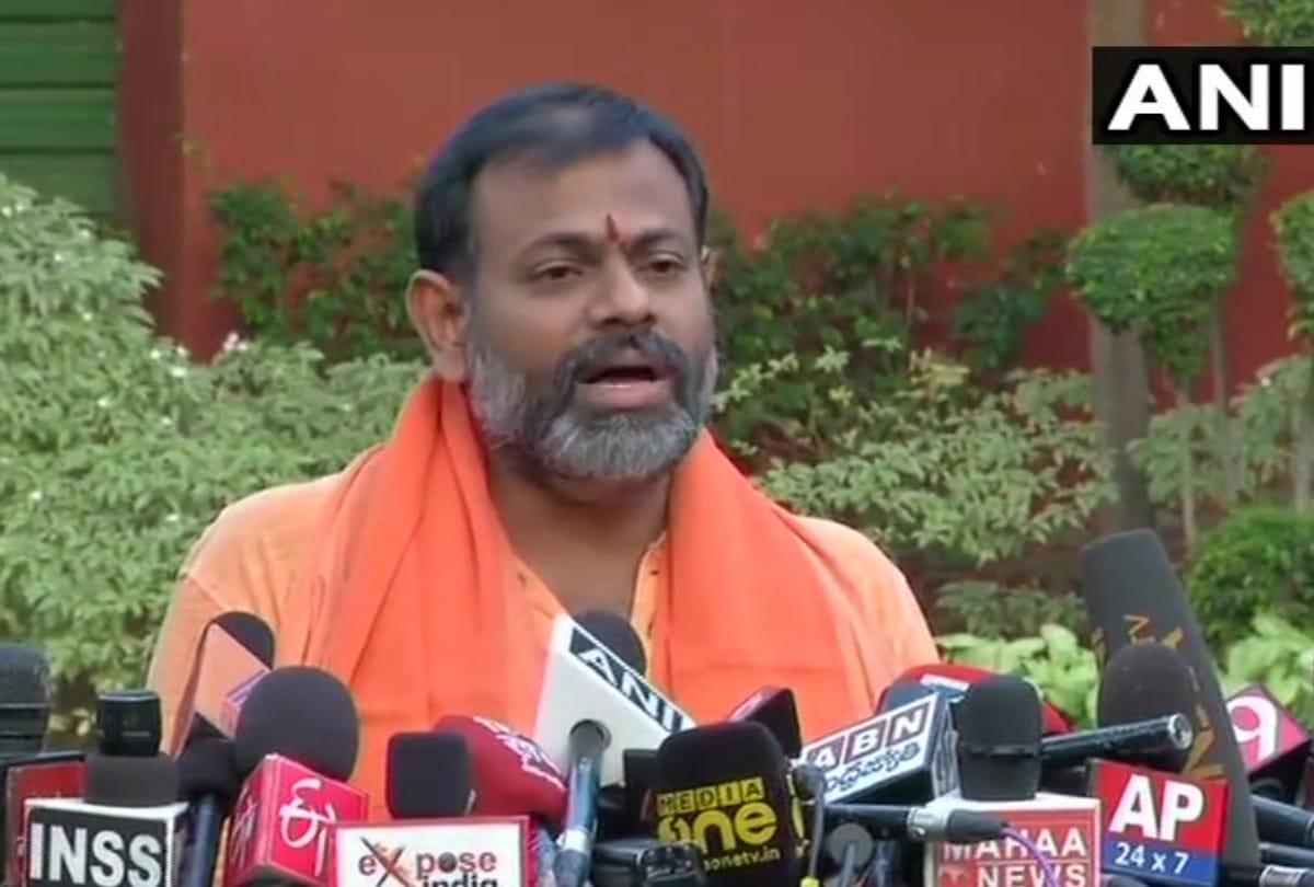 Swami Paripoornananda joins BJP in delhi