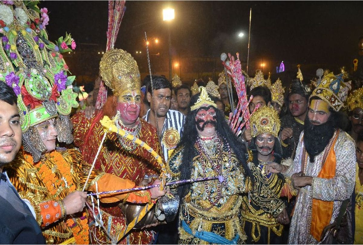 Ravana effigy burnt at ramleela ground in Agra