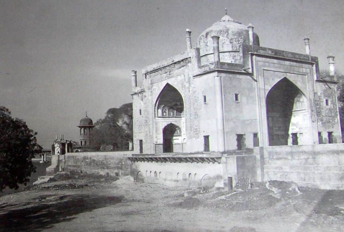 History of Chini ka Rauza in Hindi