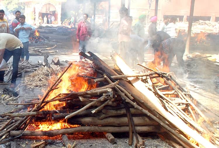 20 people Funeral together in Amritsar rail accident in Saturday