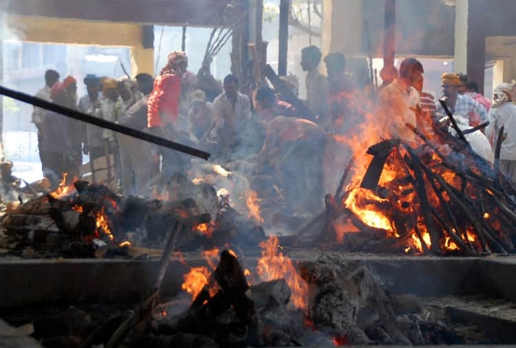 20 people Funeral together in Amritsar rail accident in Saturday