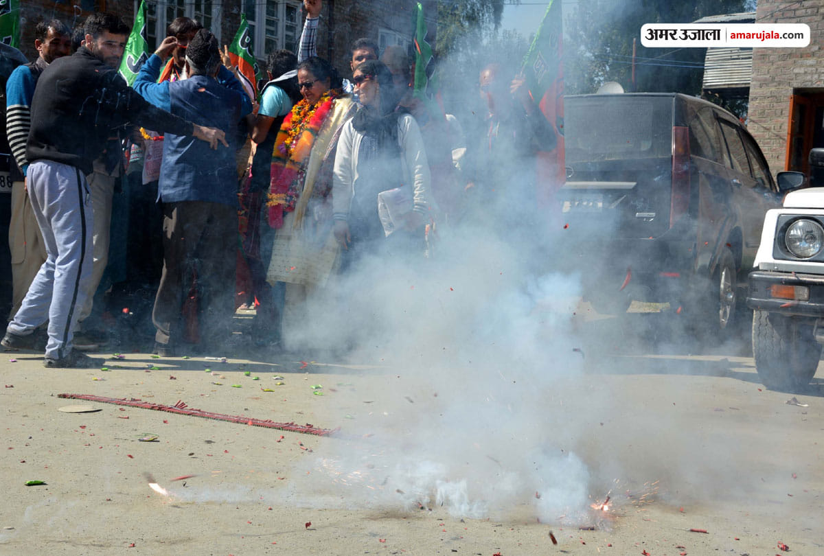 after threats of militants and separatist bjp won in municipal election of south kashmir