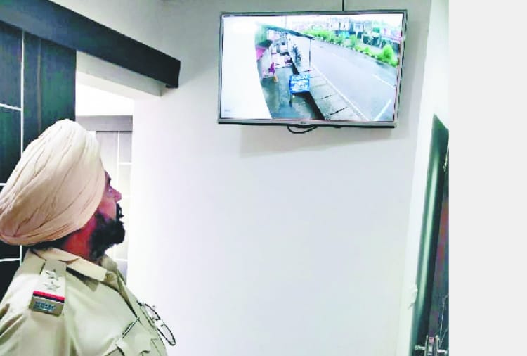 पुलिस ने खंगाली सीसीटीवी फुटेज