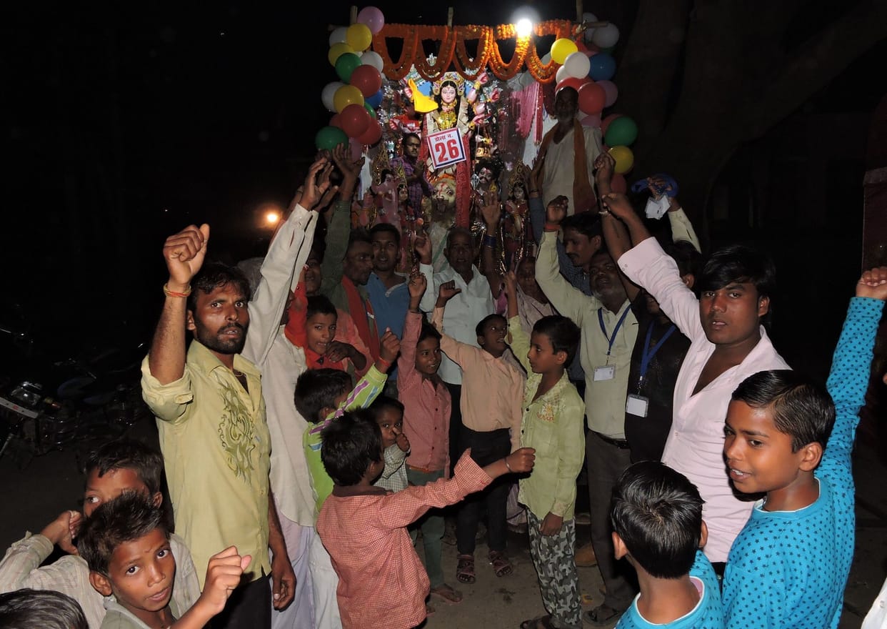 जयकारे के बीच 1210 दुर्गा प्रतिमाओं का विसर्जन