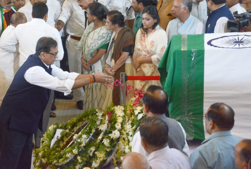 uttar pradesh government to give tribute to nd tiwari.