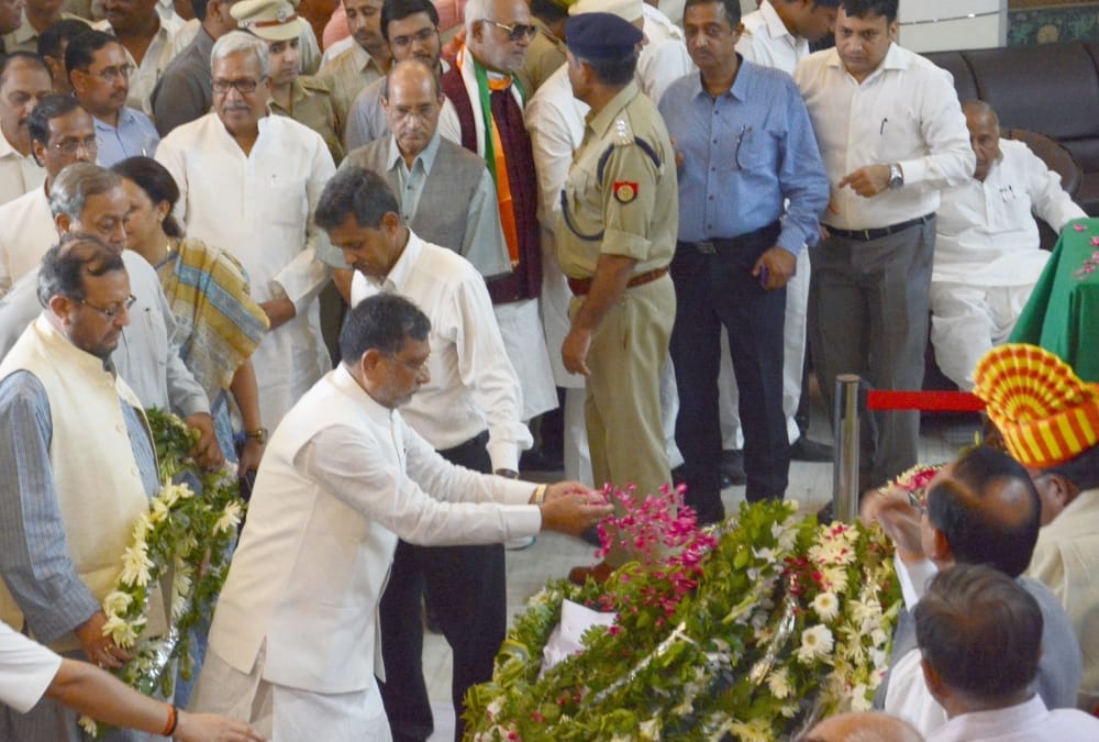 uttar pradesh government to give tribute to nd tiwari.