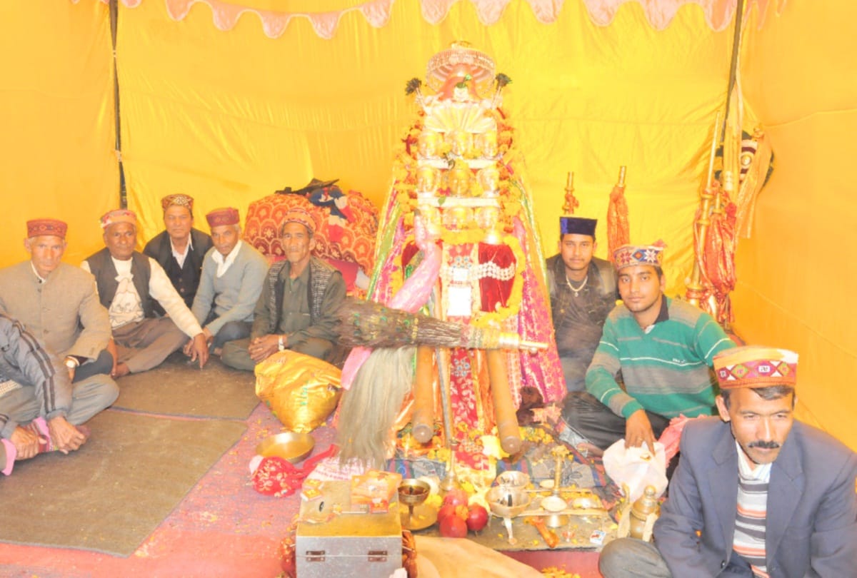 deity giving message to youth to stay away from drugs addiction