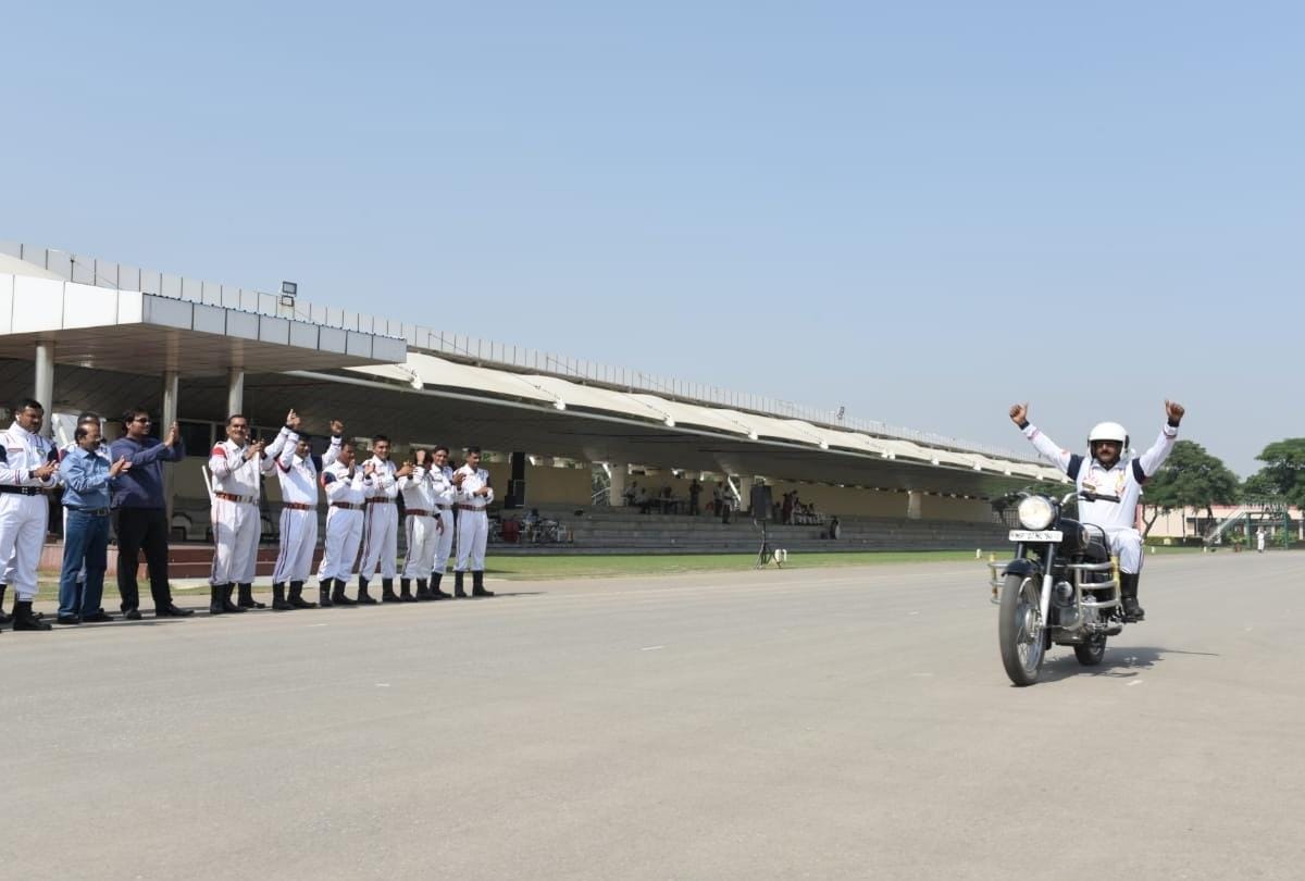 BSF Jawan Sanjeevan Ride a Bike without Holding Onto the Handlebars up to 143 kilometer distance